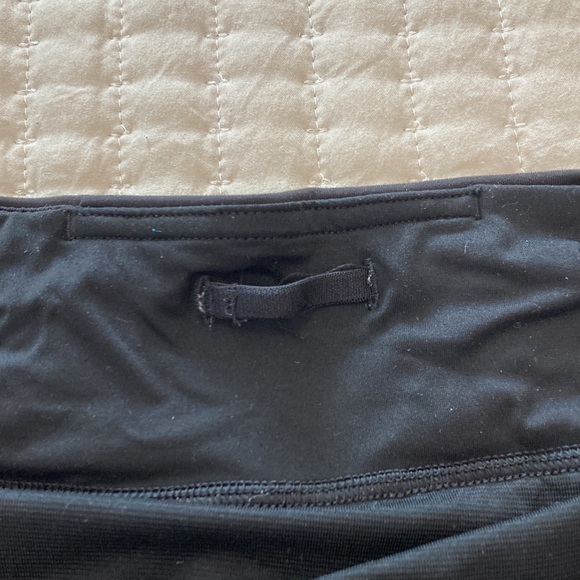 Printed Lululemon shorts, size 8 - Picture 5 of 5